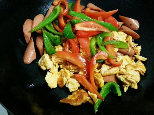 【彩椒炒火腿鸭蛋】