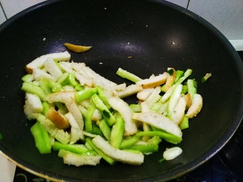 【丝瓜炒面包】