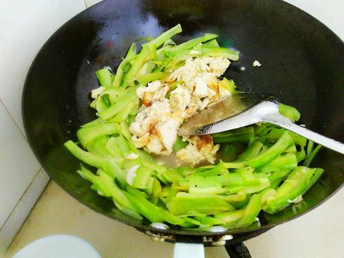 【苦瓜炒鸡蛋】