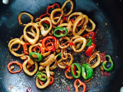 【香辣O泡鱿鱼圈】