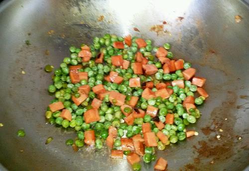 【豌豆炒香肠】