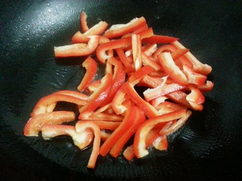 【红椒炒猪舌】