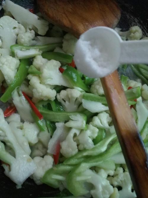 【辣椒炒花菜】