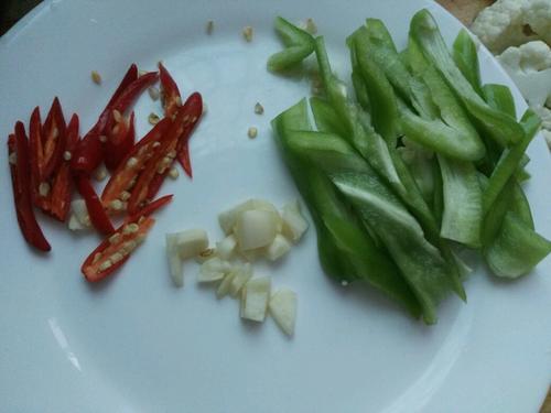 【辣椒炒花菜】