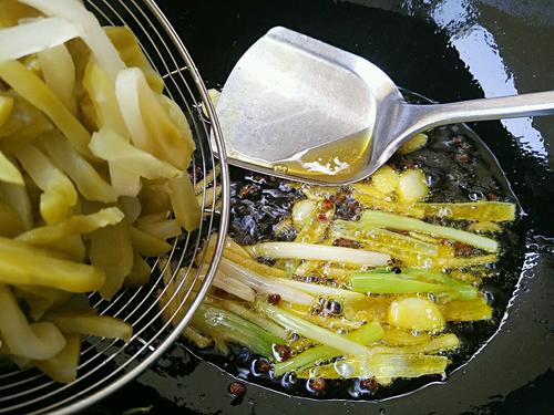 【双椒榨菜丝】