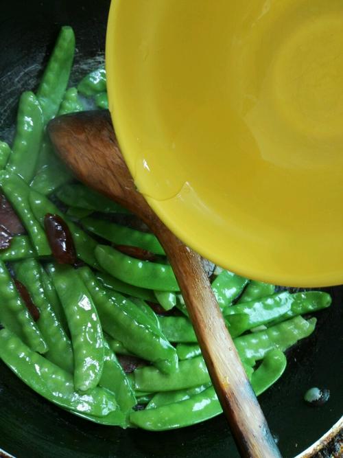 【荷兰豆炒腊肠】