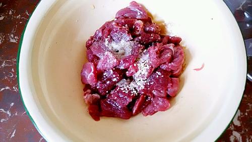 【醋溜尖椒牛肉】