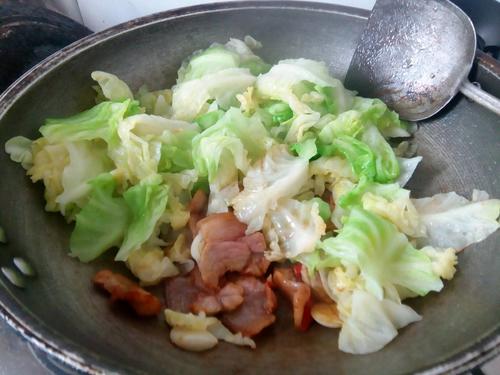 【咸肉干锅卷心菜】