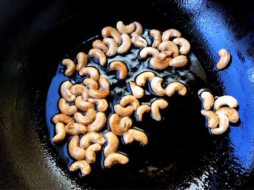 【西芹炒百合腰果虾仁】