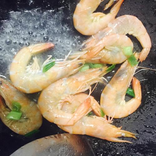 【豆腐鲜虾煲】