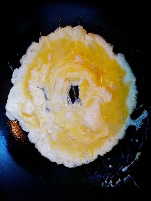 【猪耳朵炒辣椒鸡蛋】