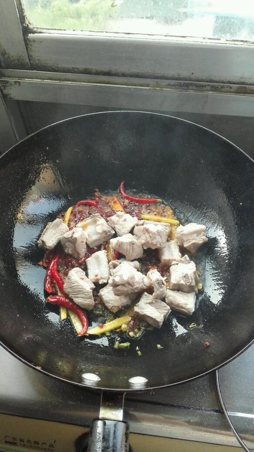 【川味土豆烧排骨】