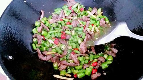 【醋溜尖椒牛肉】