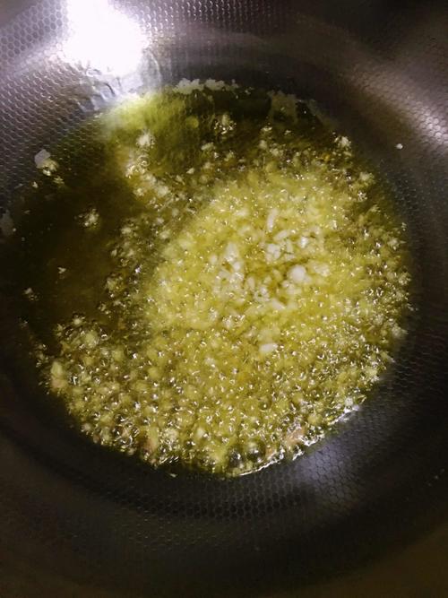 【香辣蚝油茄丁煲】