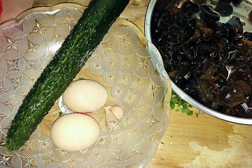 【黄瓜木耳炒鸡蛋】