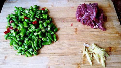 【醋溜尖椒牛肉】