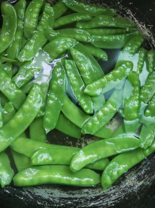 【荷兰豆炒腊肠】