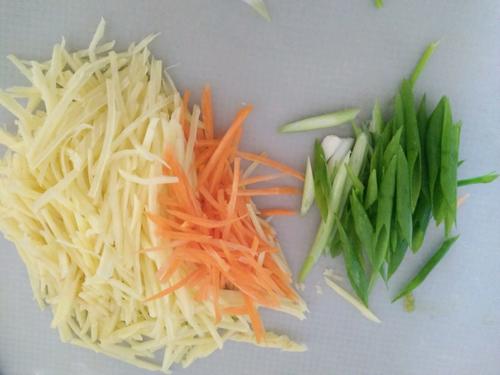 【清炒土豆丝】