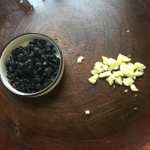 【彩椒炒五花肉】