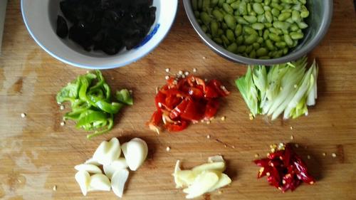 【毛豆炒木耳】