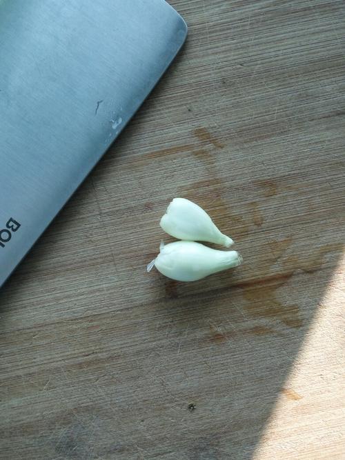 【青蚕豆炒蒜苗】