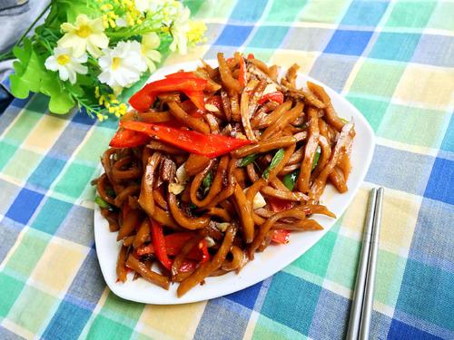 【红椒豆腐丝】