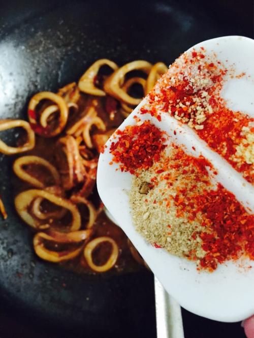 【香辣O泡鱿鱼圈】