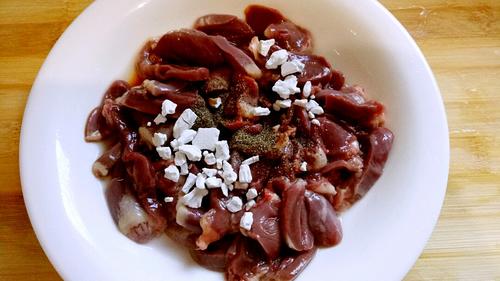 【蒜苗炒鸭心】