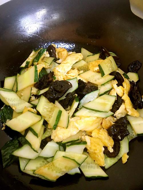 【黄瓜木耳炒鸡蛋】