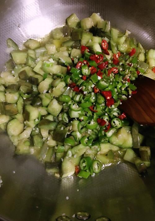 【香辣蚝油茄丁煲】