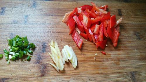 【彩椒肉沫炒西兰花】