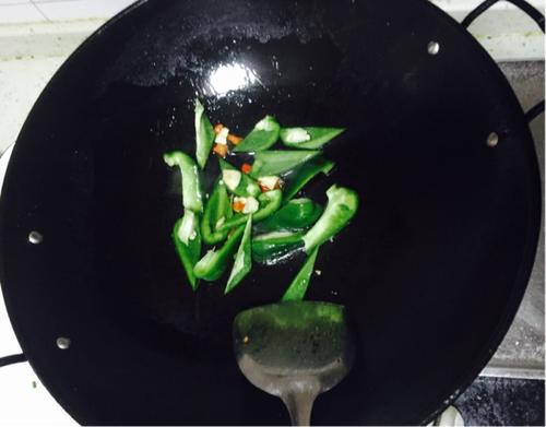 【沙茶牛肉爆青椒】