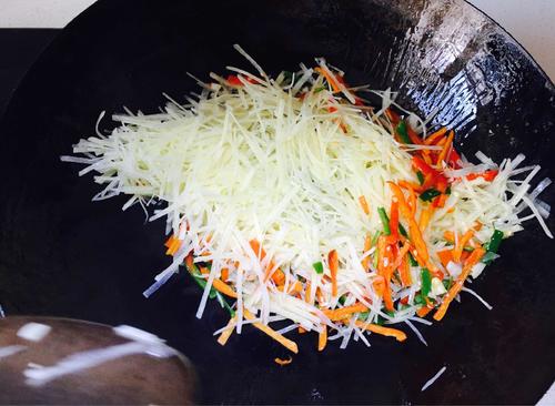 【酸辣土豆丝】