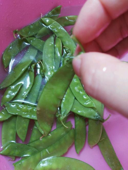 【荷兰豆炒腊肠】