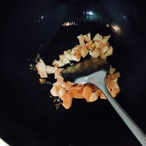 【彩椒菠萝鸡丁】