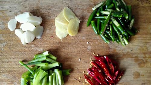 鸡丁炒毛豆的做法