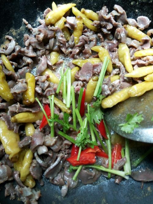 【野山椒炒鸡胗】