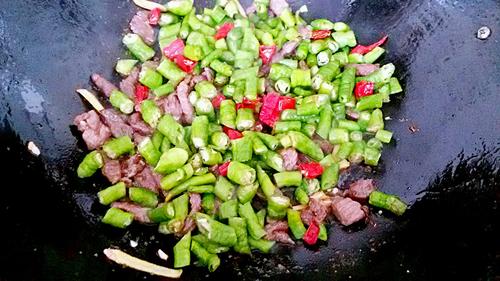 【醋溜尖椒牛肉】