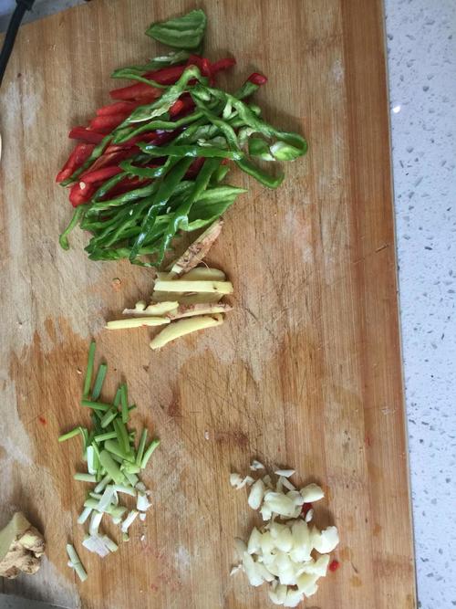 【红椒豆腐丝】