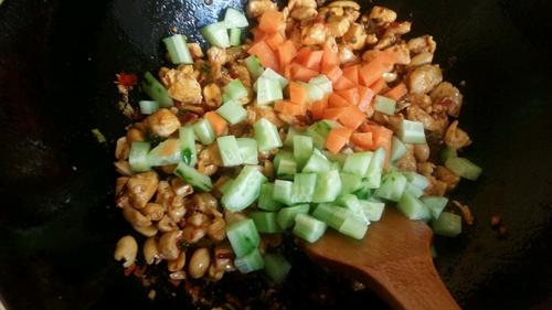 【新宫爆鸡丁】