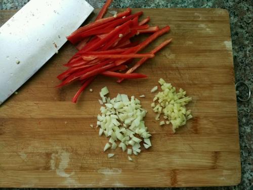 【香芹豆干炒肉丝】