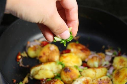 【孜然香辣小土豆】