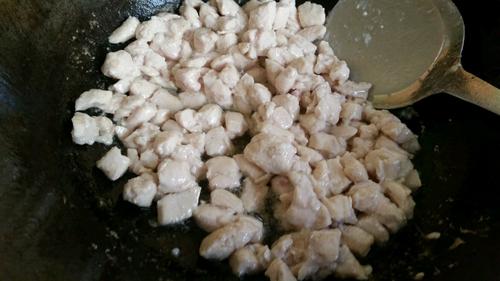 【新宫爆鸡丁】