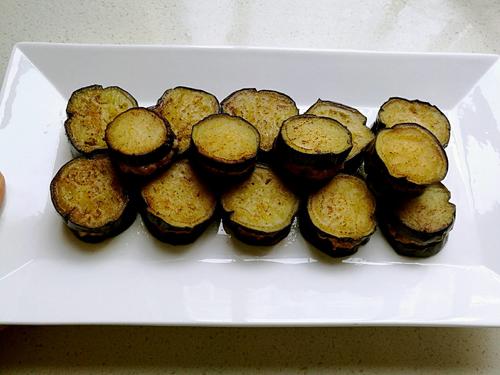 【茄汁肉沫酿广茄】