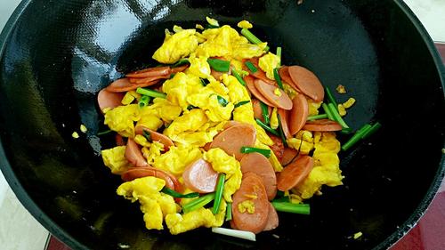 【火腿肠炒鸡蛋】