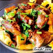 排骨烧土豆芹菜的做法