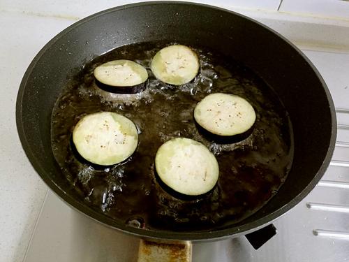 【茄汁肉沫酿广茄】