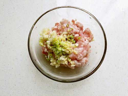 【茄汁肉沫酿广茄】