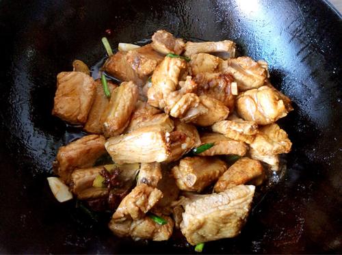 【排骨烧土豆芹菜】