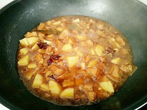 【土豆烧五花肉】